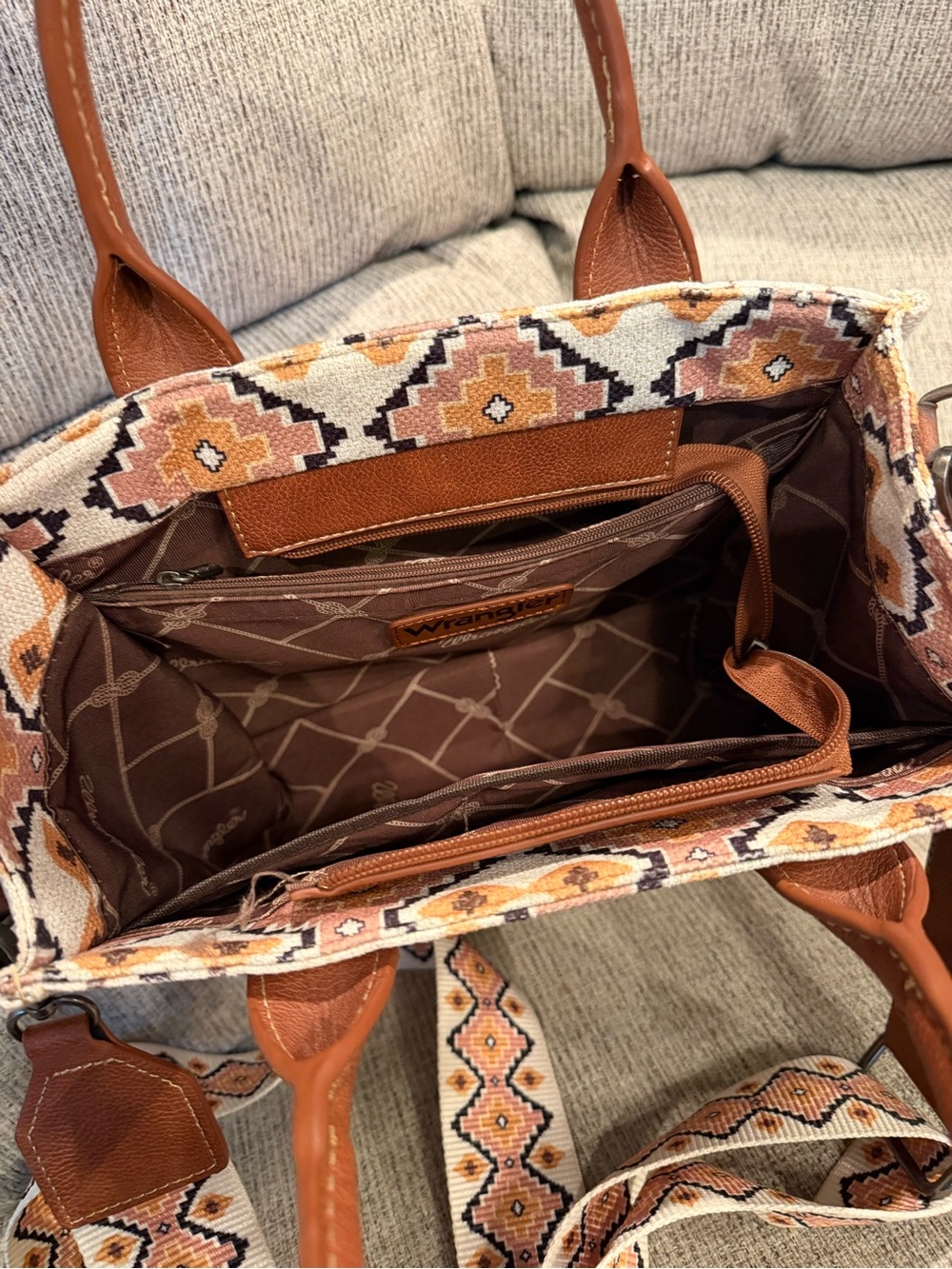 Wrangler Aztec Patterned Canvas Crossbody Bag in Cream and Tan - Picture 8 of 12